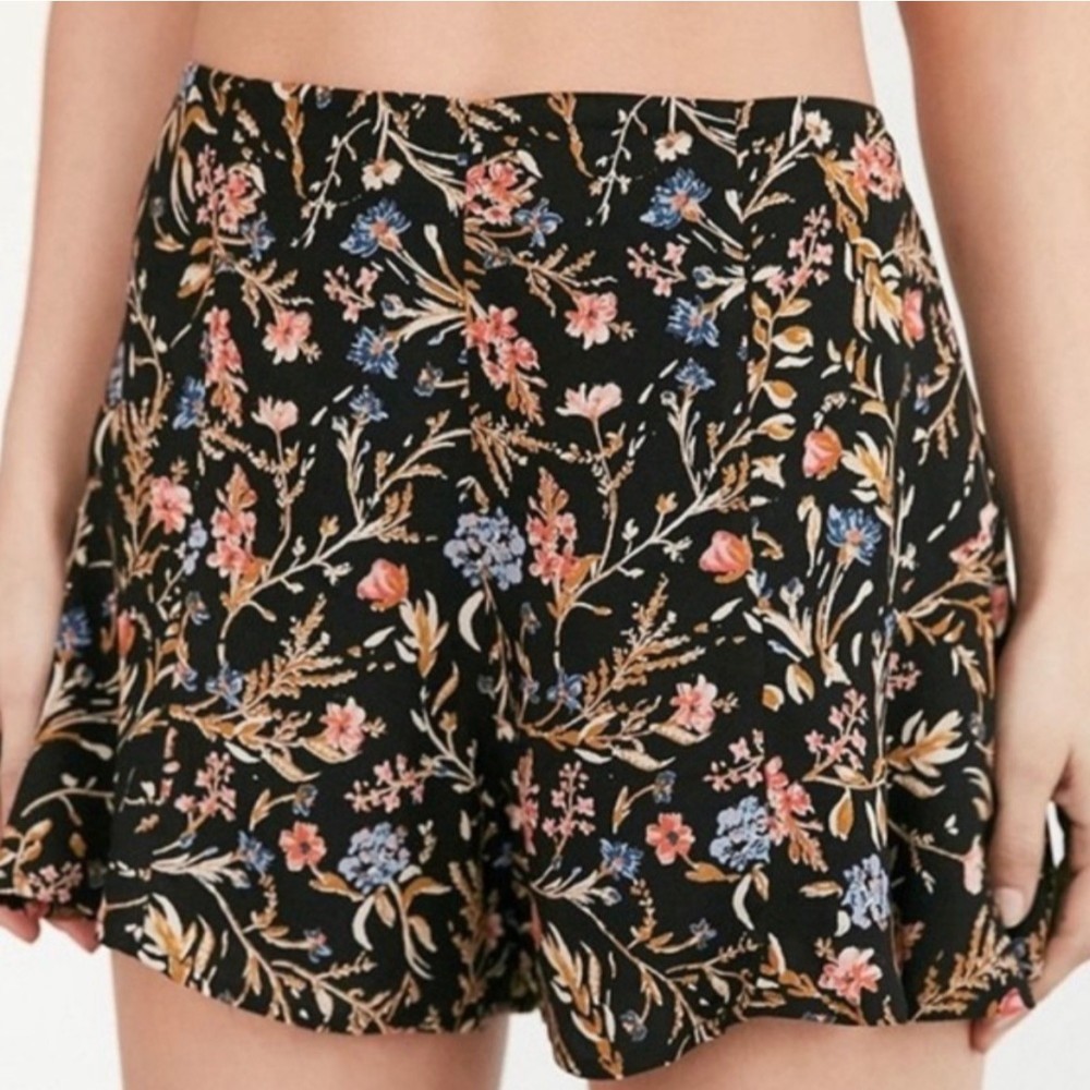 Kimchi Blue Urban Outfitters Black Colorful Floral Flowy Flutter Shorts Womens 4